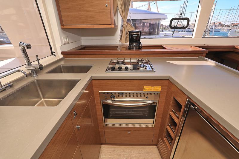 Book yachts online - catamaran - Lagoon 450 F - MUST HAVE - rent