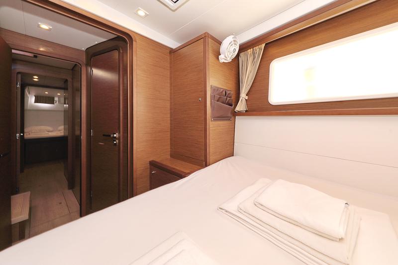 Book yachts online - catamaran - Lagoon 450 F - MUST HAVE - rent