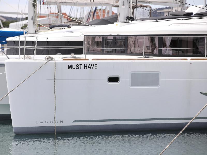 Book yachts online - catamaran - Lagoon 450 F - MUST HAVE - rent