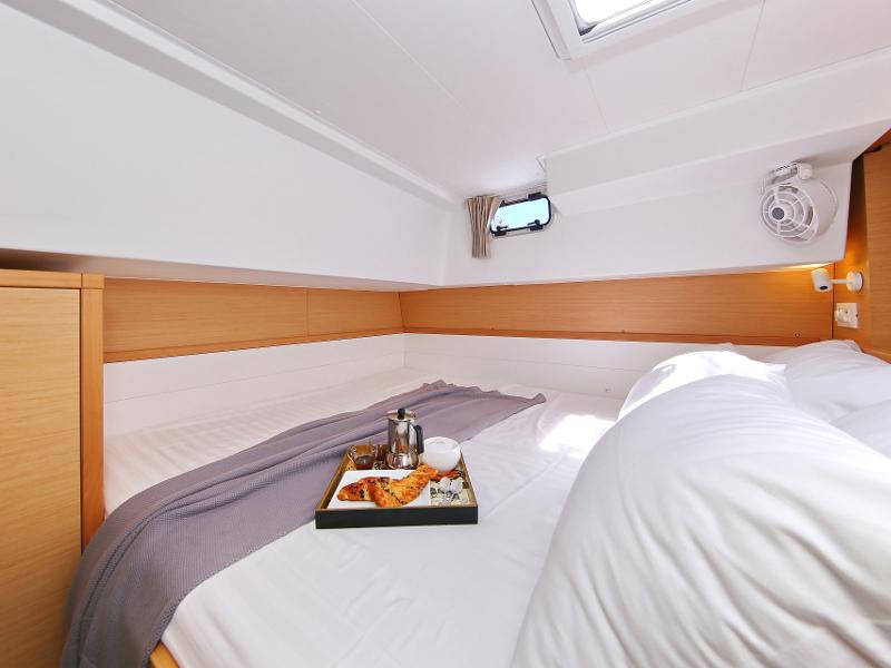 Book yachts online - catamaran - Lagoon 39 - GIN TONIC - rent