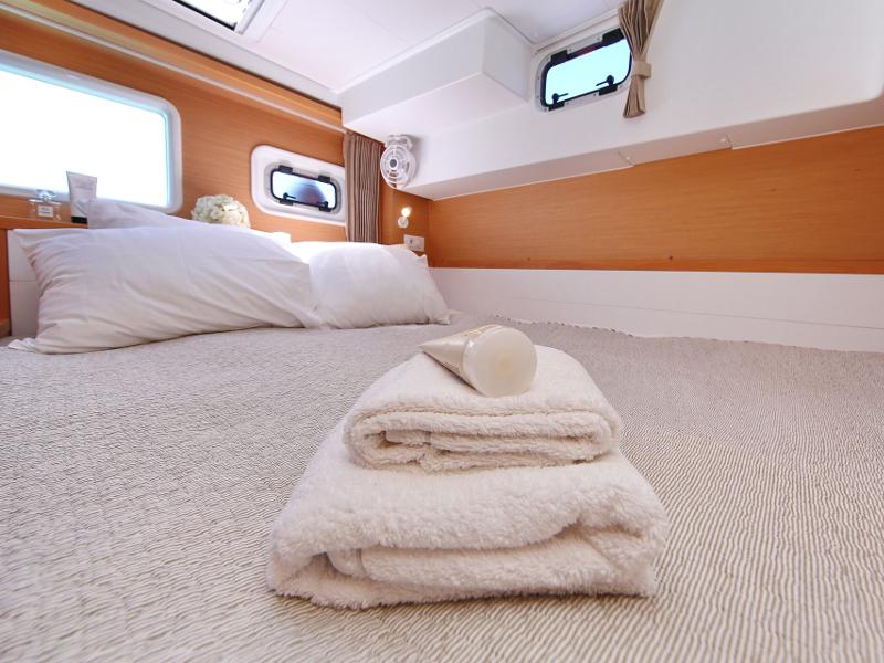 Book yachts online - catamaran - Lagoon 39 - GIN TONIC - rent