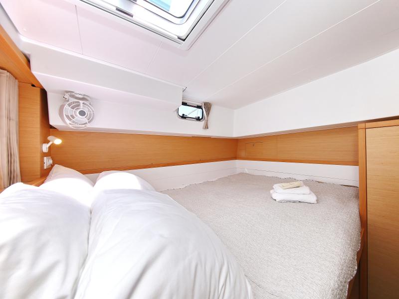Book yachts online - catamaran - Lagoon 39 - GIN TONIC - rent