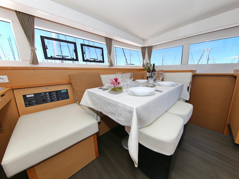 Book yachts online - catamaran - Lagoon 39 - GIN TONIC - rent