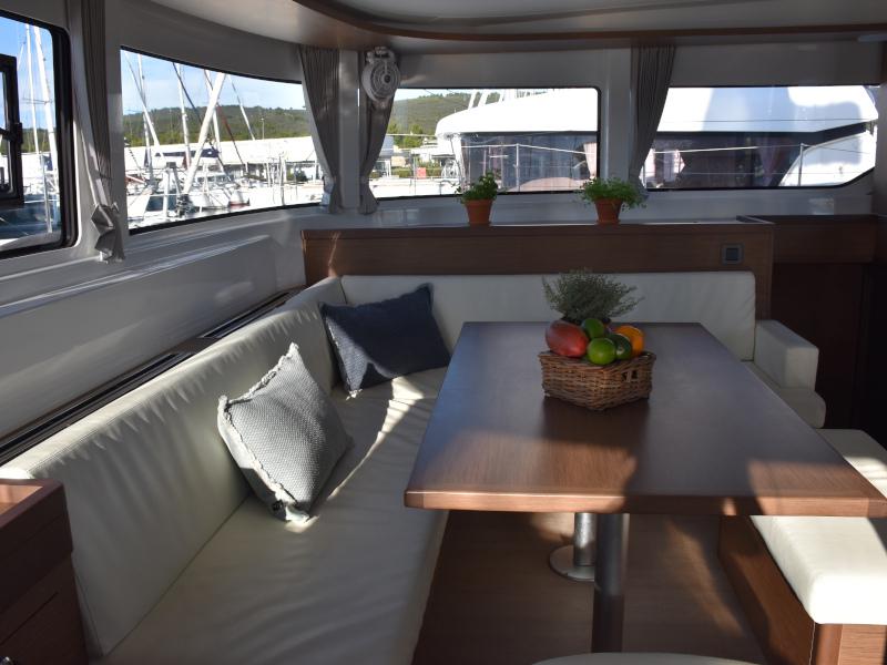 Book yachts online - catamaran - Lagoon 46 - NOTORIOUS - rent