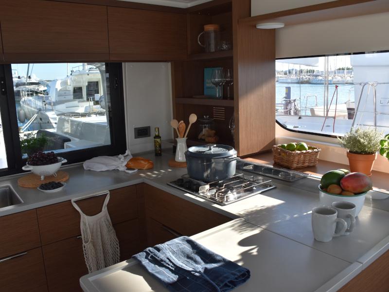 Book yachts online - catamaran - Lagoon 46 - NOTORIOUS - rent
