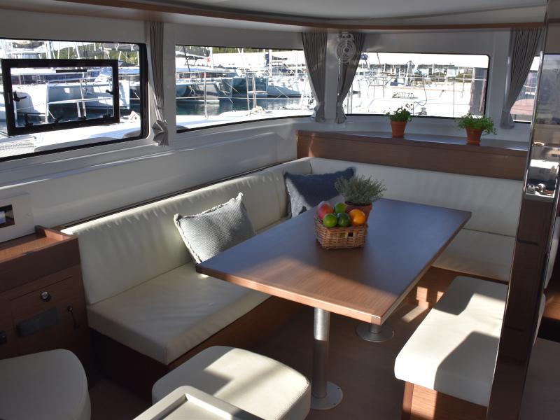 Book yachts online - catamaran - Lagoon 46 - NOTORIOUS - rent