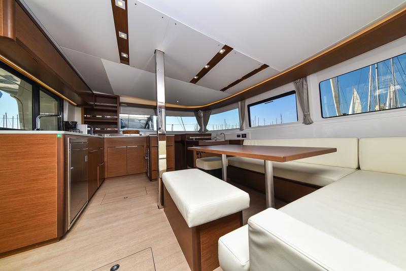 Book yachts online - catamaran - Lagoon 46 - MIDLIFE CRISIS - rent