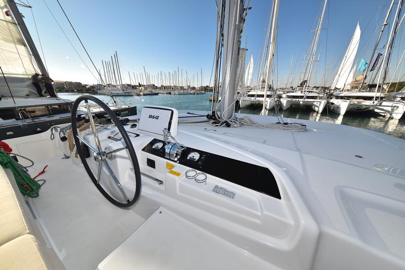 Book yachts online - catamaran - Lagoon 46 - MIDLIFE CRISIS - rent