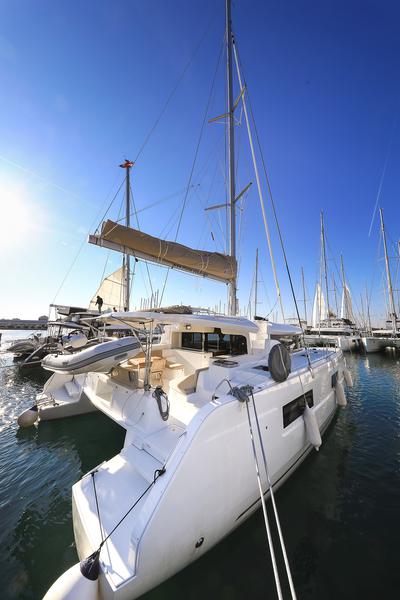 Book yachts online - catamaran - Lagoon 46 - MIDLIFE CRISIS - rent