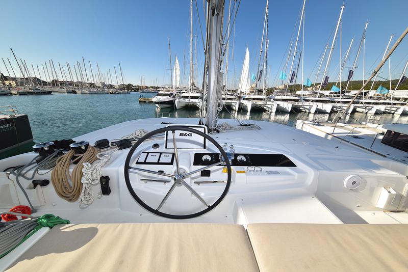 Book yachts online - catamaran - Lagoon 46 - MIDLIFE CRISIS - rent