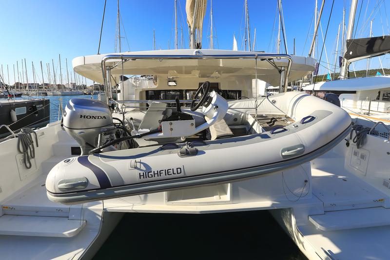 Book yachts online - catamaran - Lagoon 46 - MIDLIFE CRISIS - rent