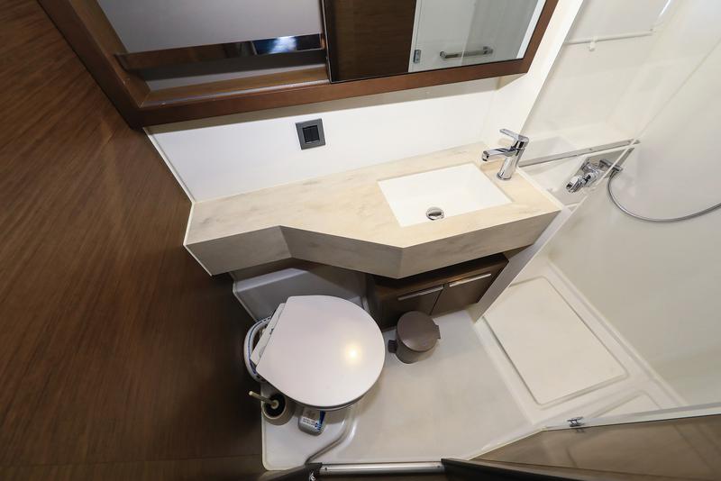 Book yachts online - catamaran - Lagoon 46 - MIDLIFE CRISIS - rent