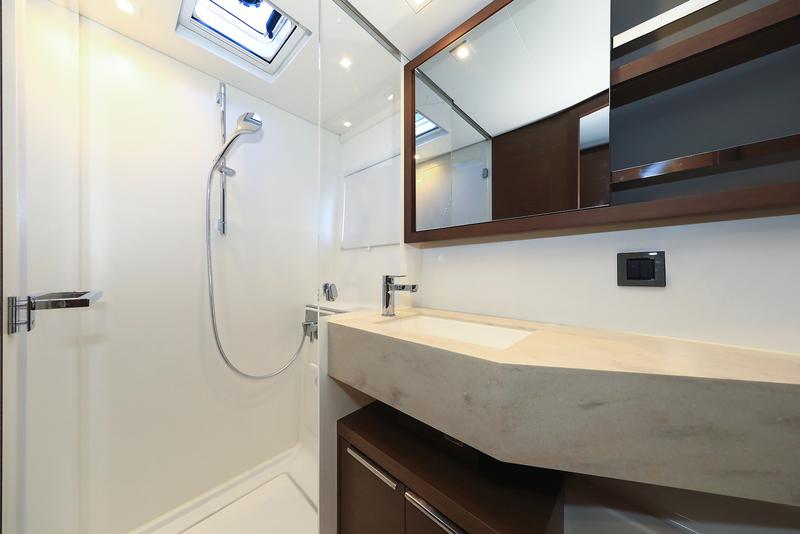 Book yachts online - catamaran - Lagoon 46 - MIDLIFE CRISIS - rent