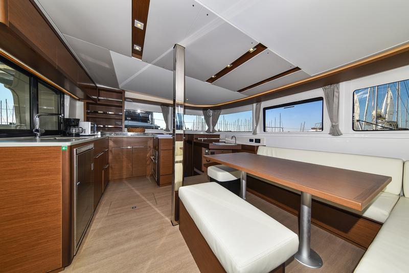 Book yachts online - catamaran - Lagoon 46 - MIDLIFE CRISIS - rent