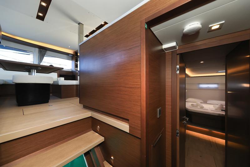 Book yachts online - catamaran - Lagoon 46 - MIDLIFE CRISIS - rent
