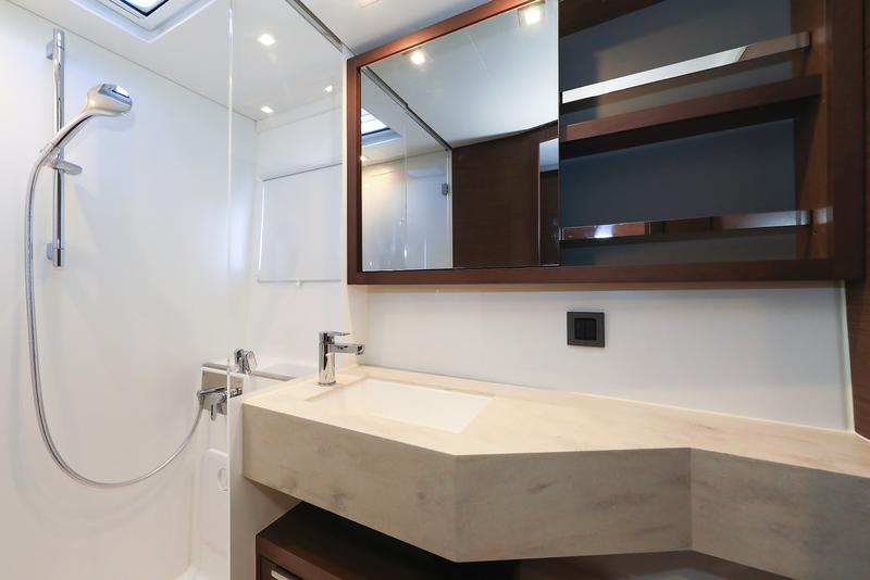 Book yachts online - catamaran - Lagoon 46 - MIDLIFE CRISIS - rent