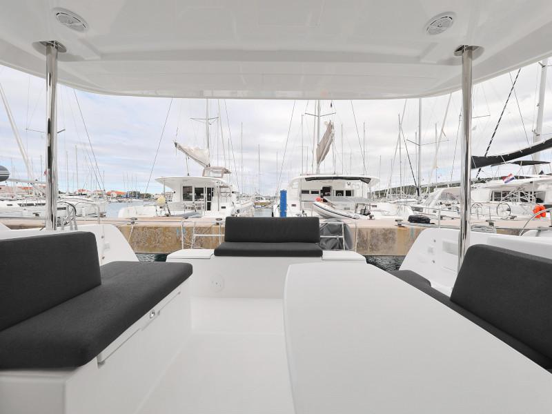 Book yachts online - catamaran - Lagoon 40 - LANCELOT - rent
