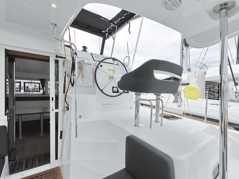 Book yachts online - catamaran - Lagoon 40 - LANCELOT - rent
