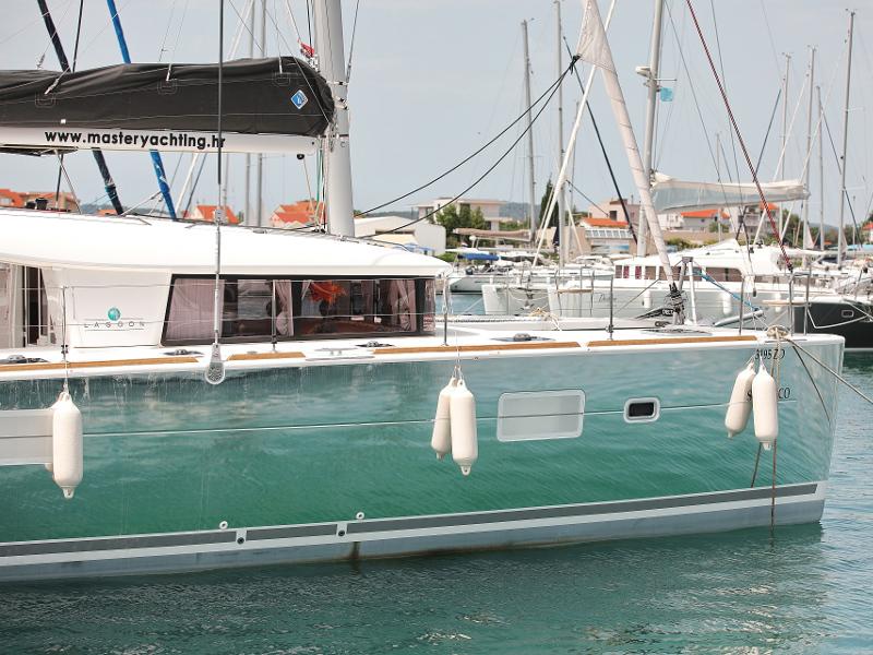 Book yachts online - catamaran - Lagoon 400 S2 LTD EDITION - SCIROCCO - rent