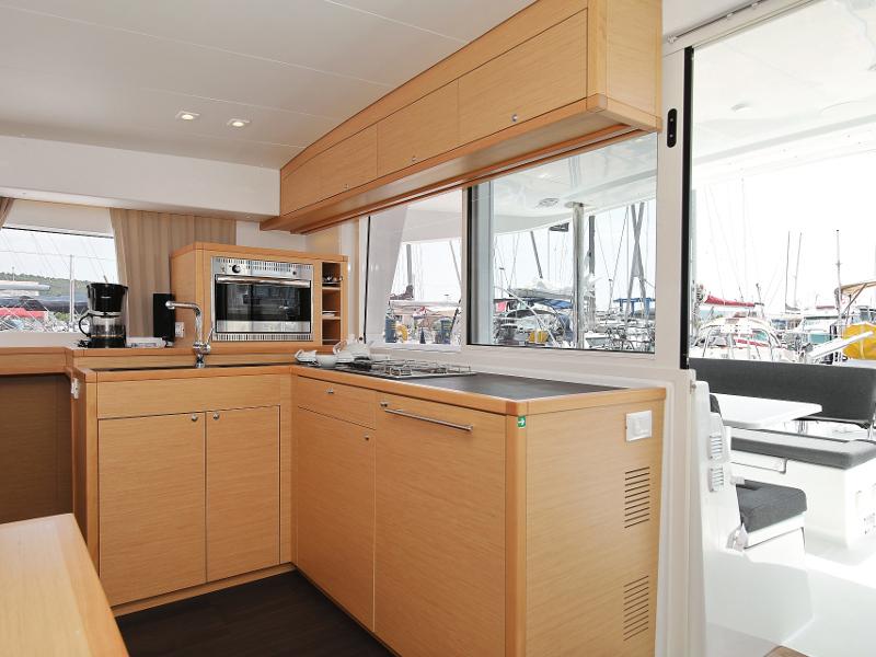 Book yachts online - catamaran - Lagoon 400 S2 LTD EDITION - SCIROCCO - rent