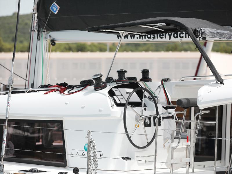 Book yachts online - catamaran - Lagoon 400 S2 LTD EDITION - SCIROCCO - rent