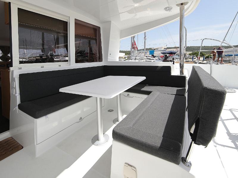 Book yachts online - catamaran - Lagoon 400 S2 LTD EDITION - SCIROCCO - rent