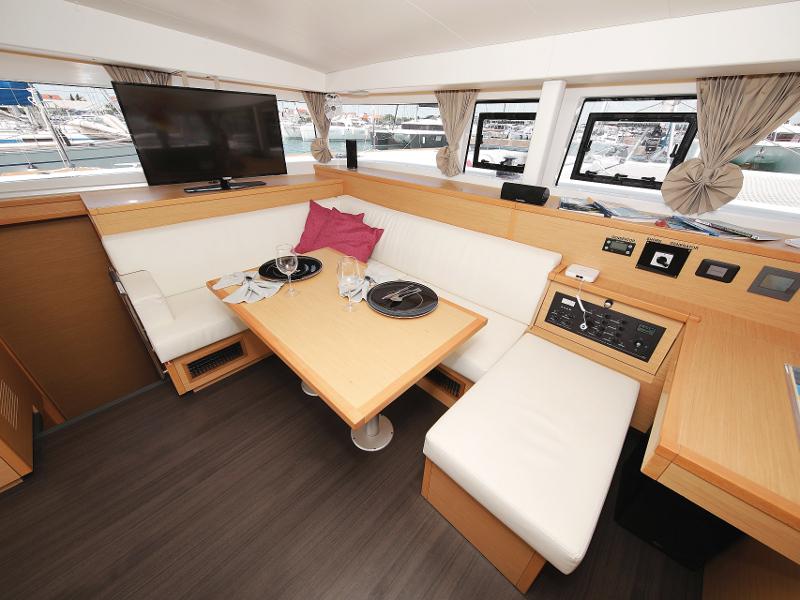 Book yachts online - catamaran - Lagoon 400 S2 LTD EDITION - SCIROCCO - rent