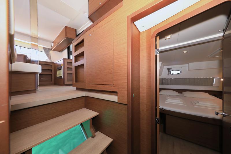 Book yachts online - catamaran - Lagoon 42 - ZEUS - rent