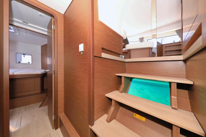 Book yachts online - catamaran - Lagoon 42 - ZEUS - rent