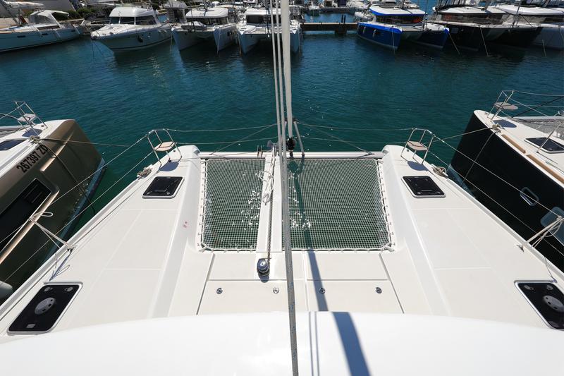 Book yachts online - catamaran - Lagoon 42 - ZEUS - rent
