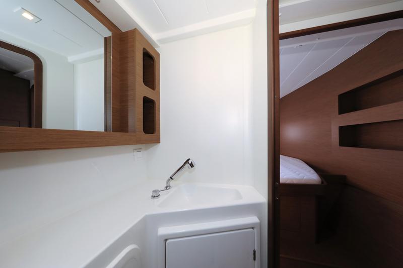 Book yachts online - catamaran - Lagoon 42 - ZEUS - rent