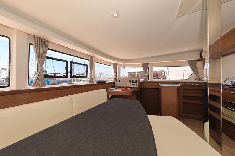 Book yachts online - catamaran - Lagoon 42 - ZEUS - rent