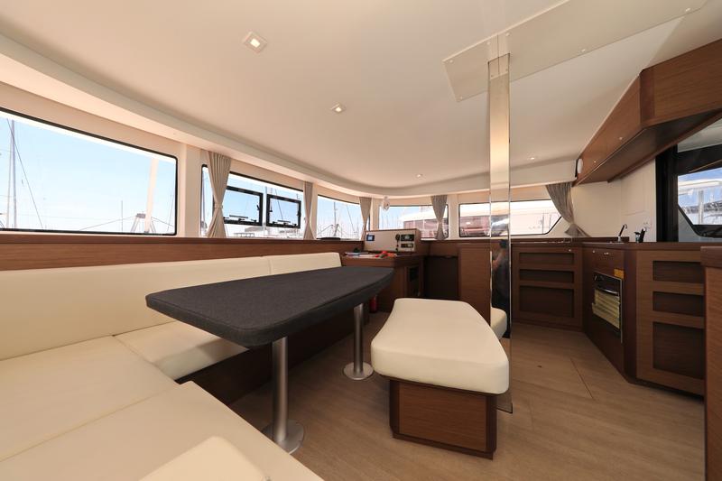 Book yachts online - catamaran - Lagoon 42 - ZEUS - rent
