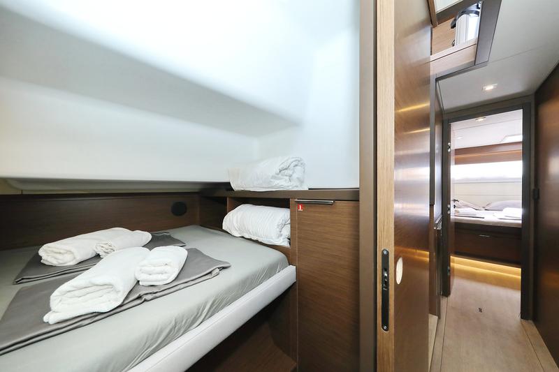 Book yachts online - catamaran - Lagoon 50 - HIGH LIFE - rent