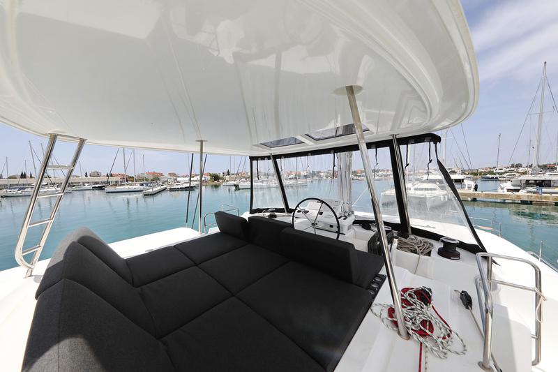 Book yachts online - catamaran - Lagoon 50 - HIGH LIFE - rent