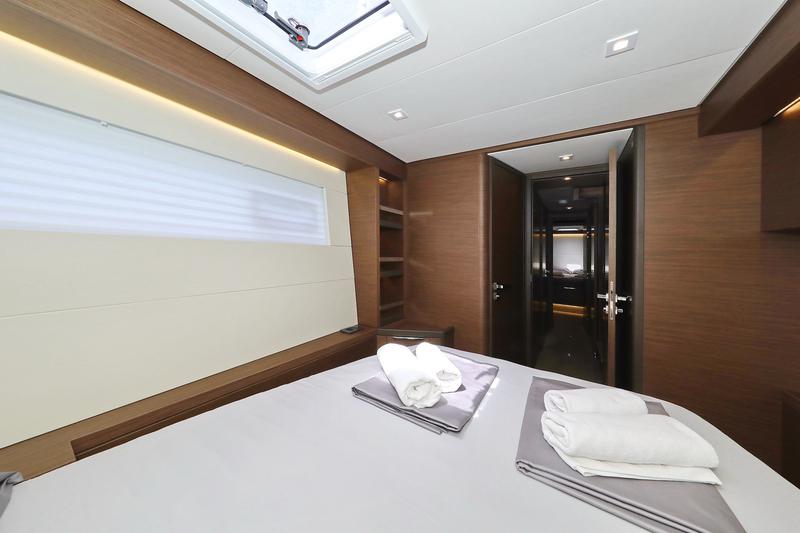 Book yachts online - catamaran - Lagoon 50 - HIGH LIFE - rent