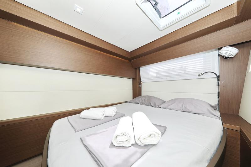 Book yachts online - catamaran - Lagoon 50 - HIGH LIFE - rent
