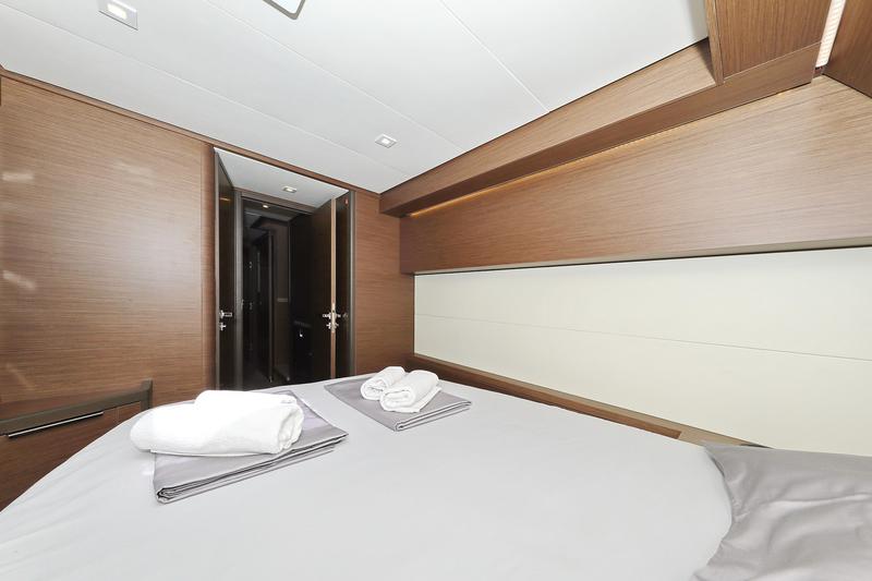Book yachts online - catamaran - Lagoon 50 - HIGH LIFE - rent