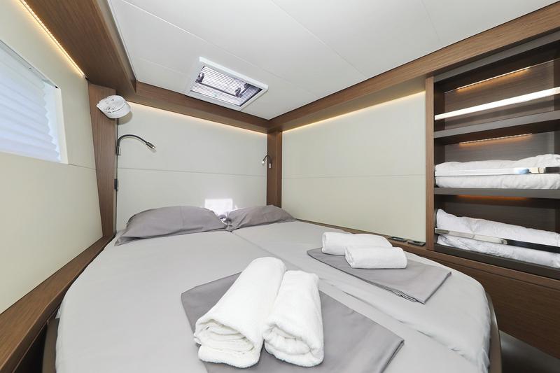 Book yachts online - catamaran - Lagoon 50 - HIGH LIFE - rent