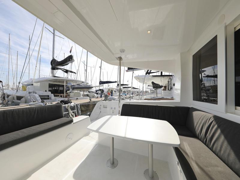 Book yachts online - catamaran - Lagoon 40 - BLUE ANGEL - rent