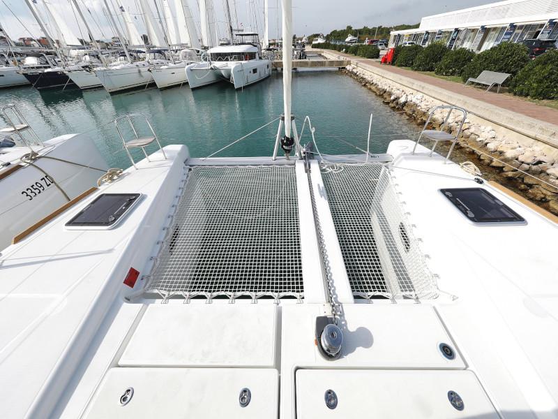 Book yachts online - catamaran - Lagoon 40 - BLUE ANGEL - rent