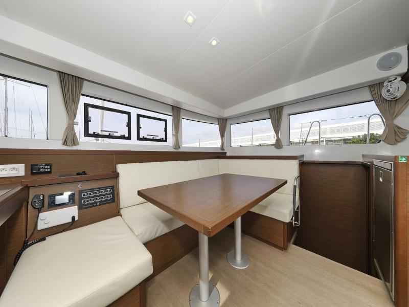 Book yachts online - catamaran - Lagoon 40 - BLUE ANGEL - rent