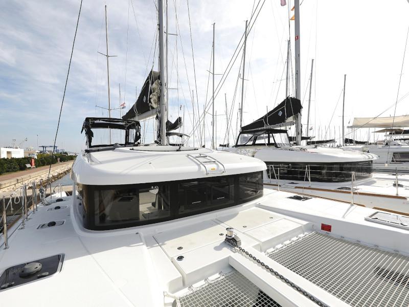 Book yachts online - catamaran - Lagoon 40 - BLUE ANGEL - rent