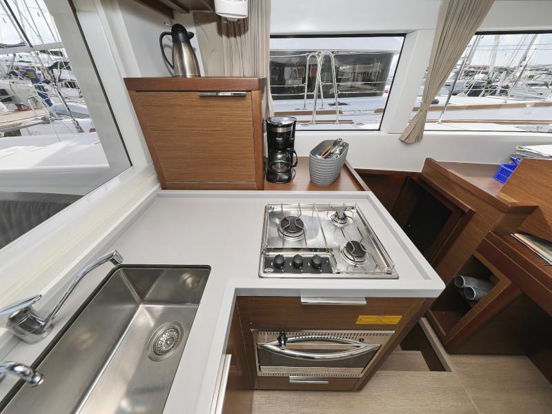 Book yachts online - catamaran - Lagoon 40 - BLUE ANGEL - rent