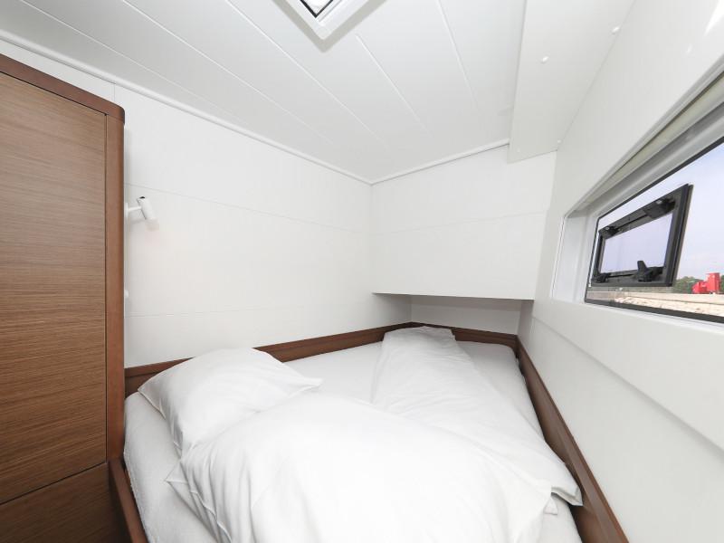 Book yachts online - catamaran - Lagoon 40 - BLUE ANGEL - rent