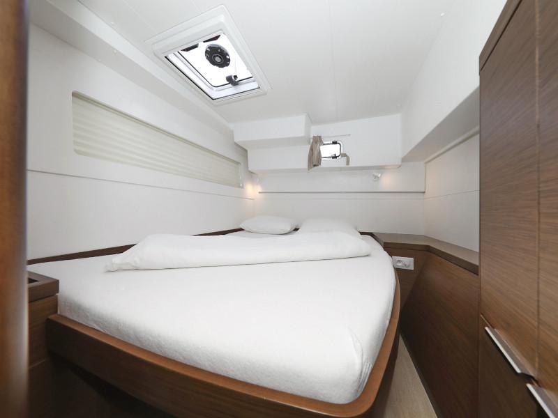 Book yachts online - catamaran - Lagoon 40 - BLUE ANGEL - rent