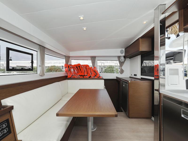 Book yachts online - catamaran - Lagoon 40 - BLUE ANGEL - rent