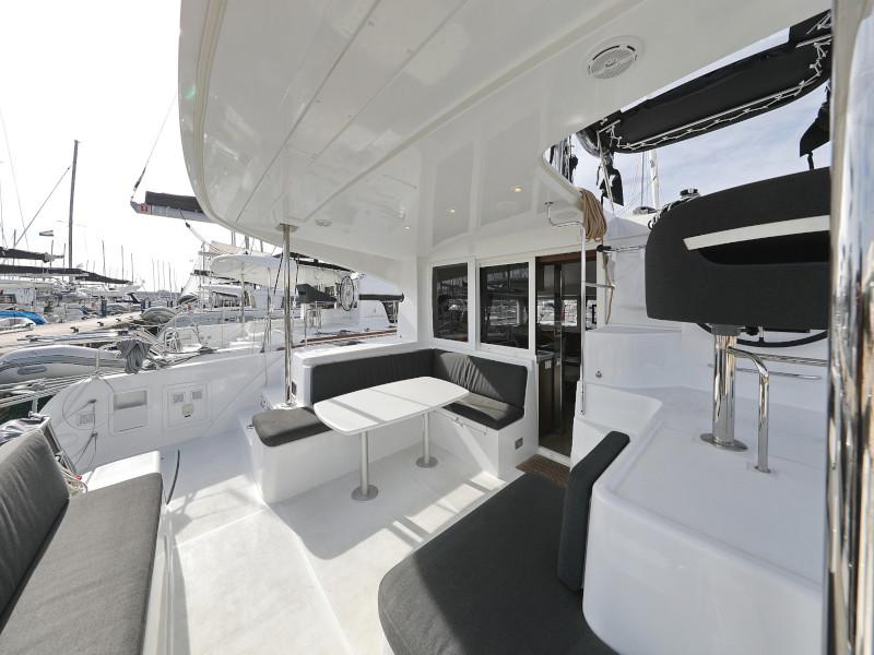Book yachts online - catamaran - Lagoon 40 - BLUE ANGEL - rent