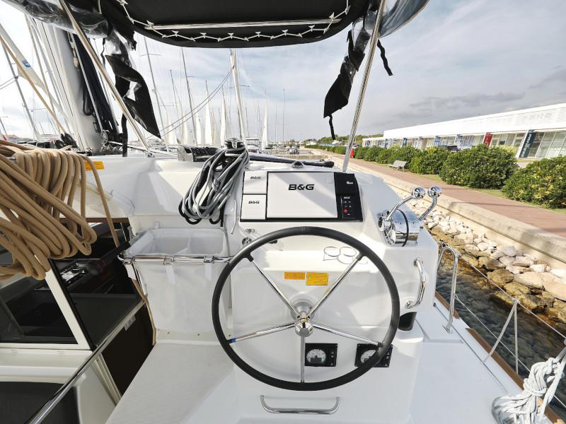 Book yachts online - catamaran - Lagoon 40 - BLUE ANGEL - rent