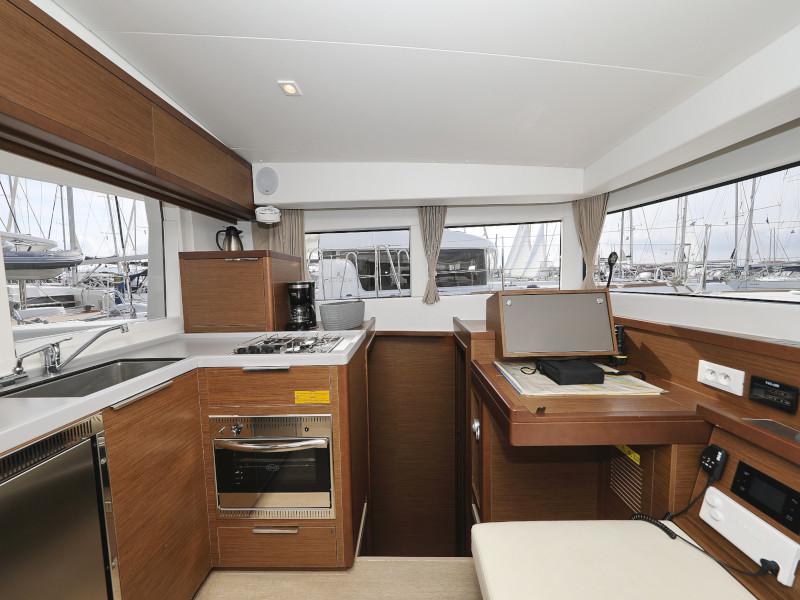 Book yachts online - catamaran - Lagoon 40 - BLUE ANGEL - rent